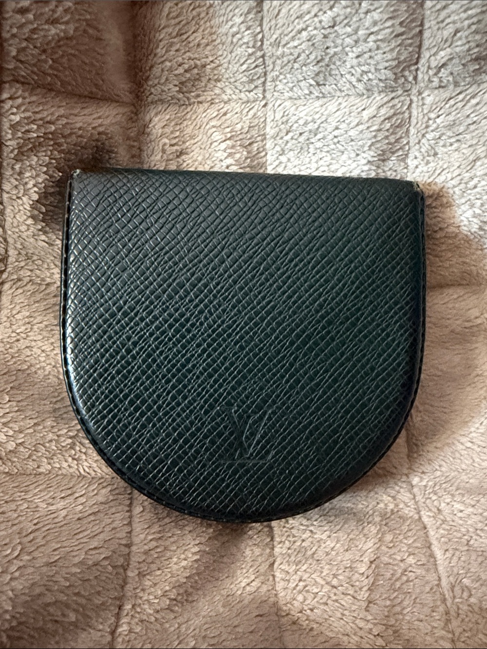LOUIS VUITTON Elegant Dark Green Half-Moon Leather Coin Holder/Pouch